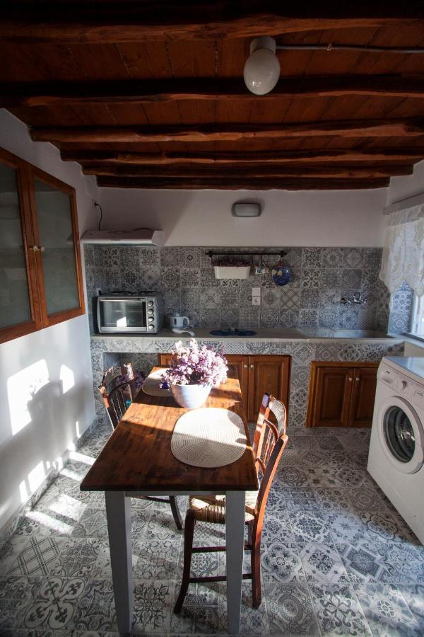 Venerdi Libero Villa Kini Exteriör bild